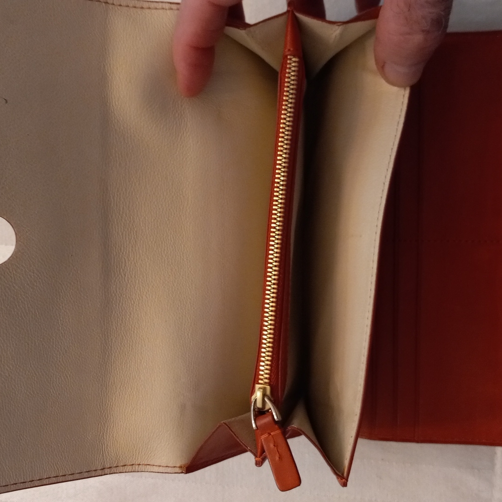 Tumi Soft Leather Women's Wallet (Clutch) - Picture 10 of 13